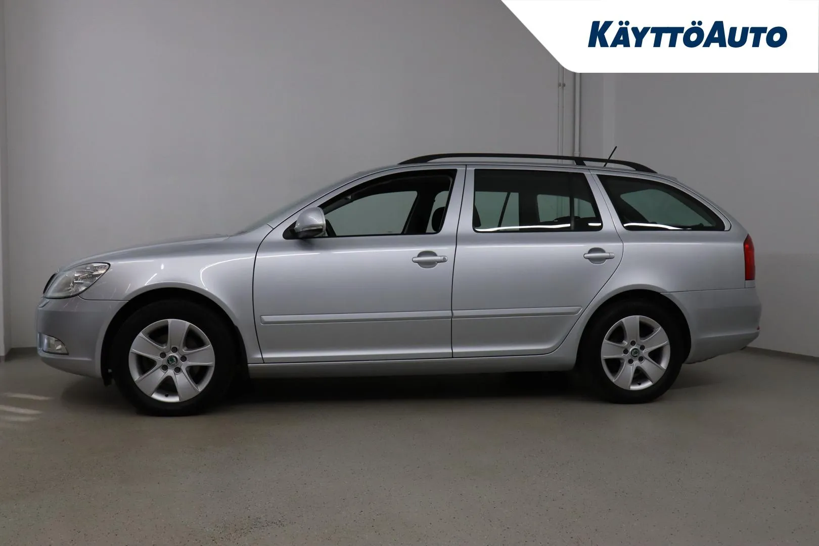 Skoda Octavia CIT-692 carousel image