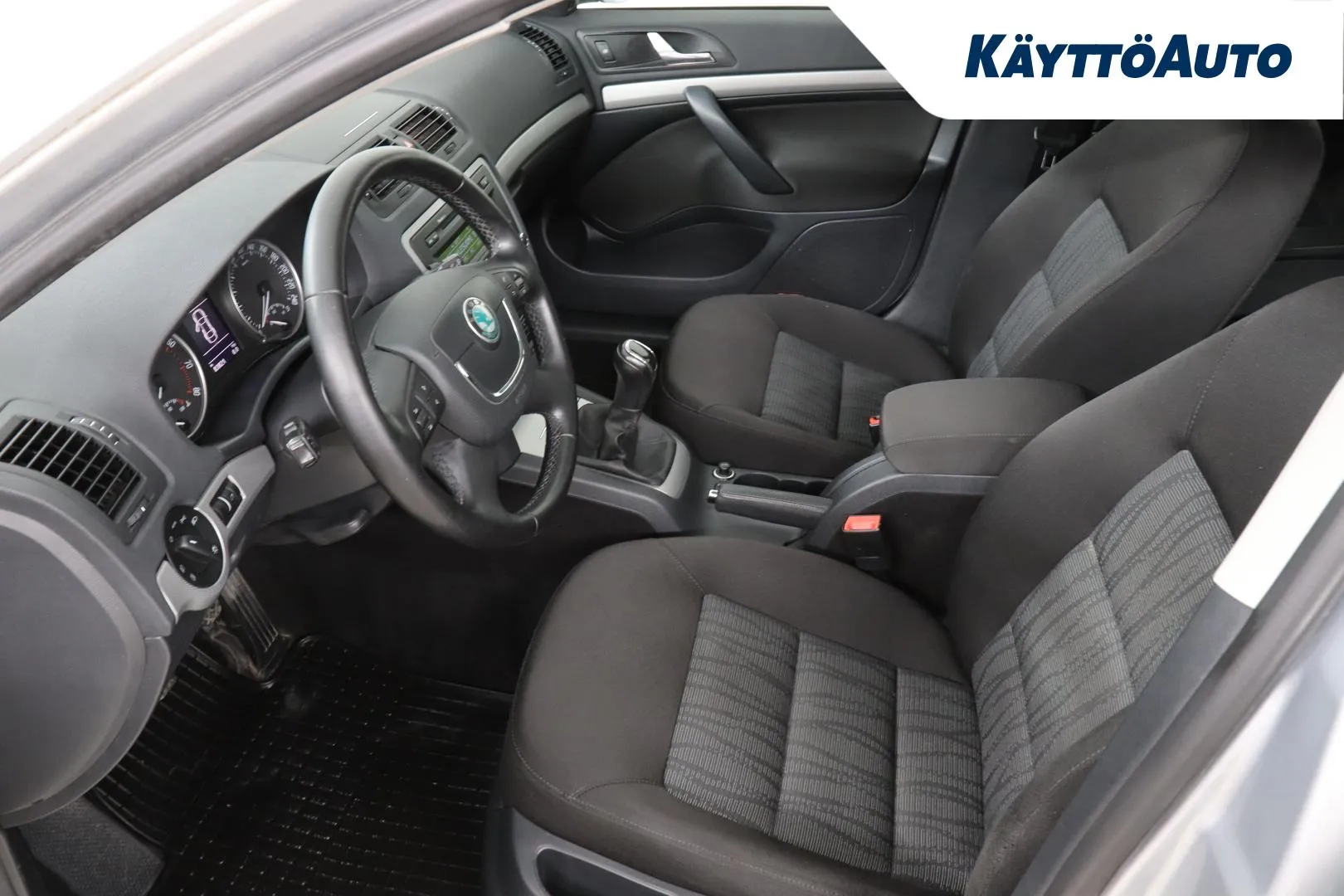 Skoda Octavia CIT-692 carousel image