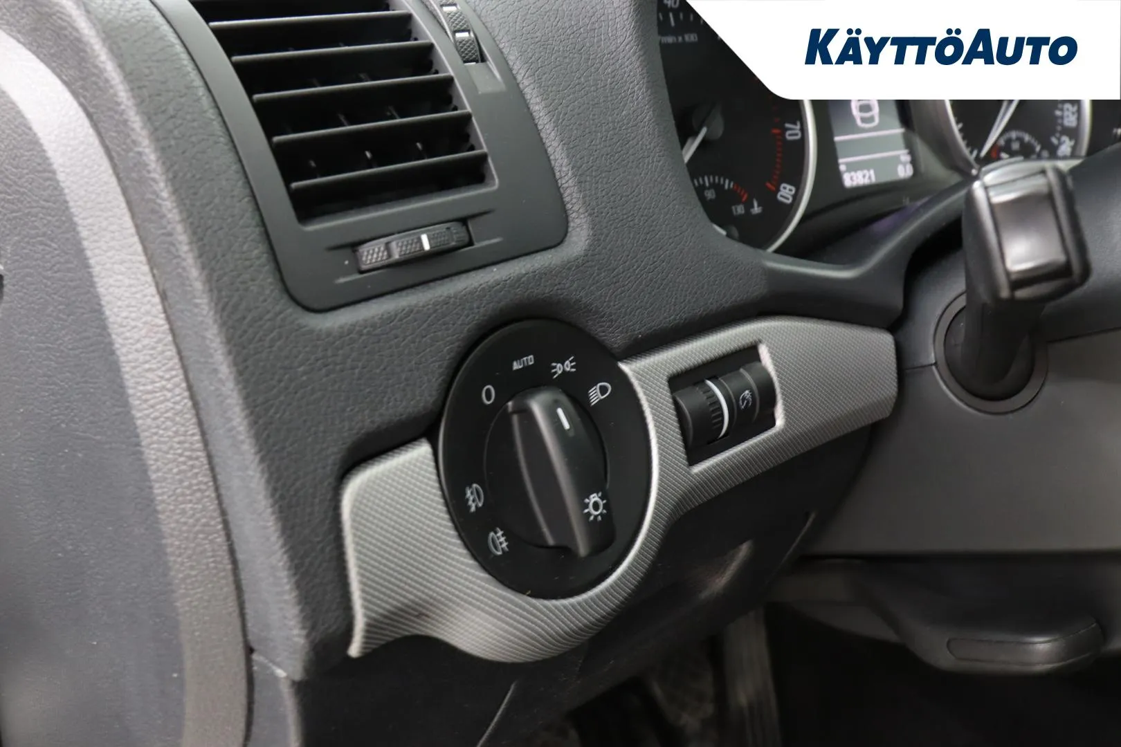 Skoda Octavia CIT-692 carousel image