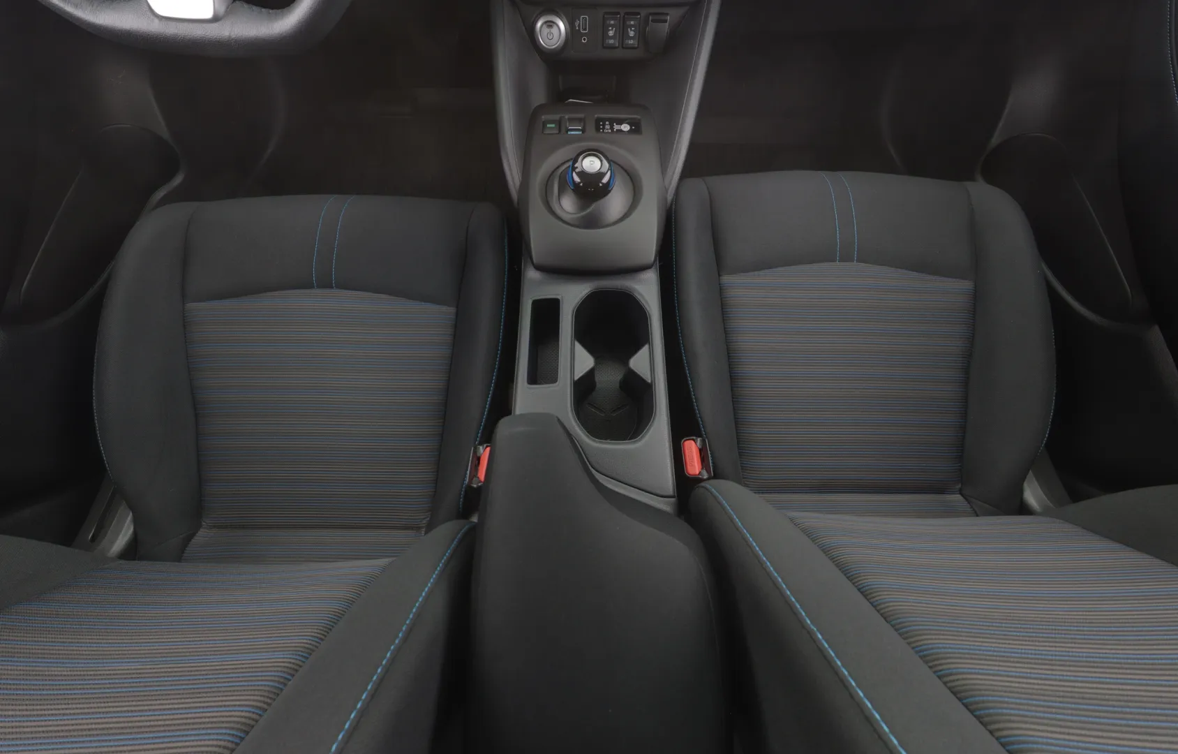 NISSAN Leaf IPS-647 carousel image