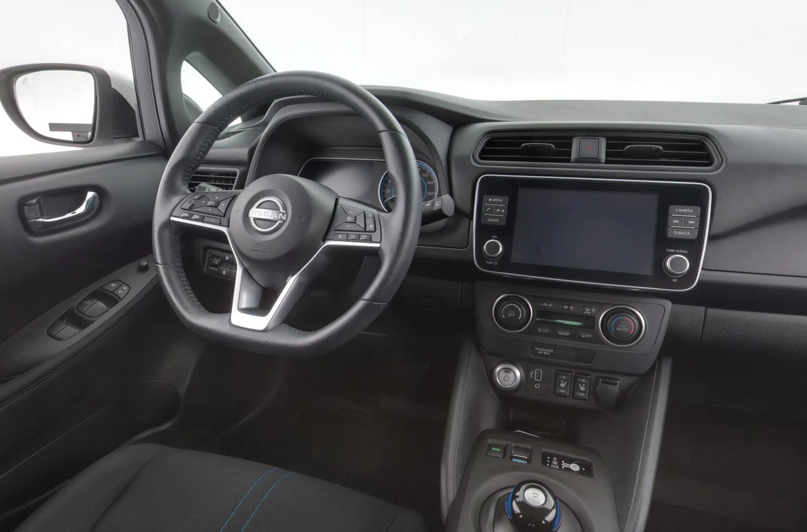 NISSAN Leaf IPS-647 carousel image