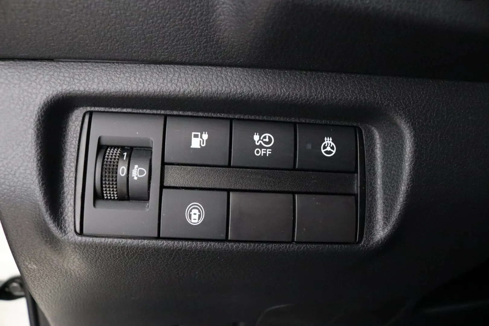 NISSAN Leaf IPS-647 carousel image