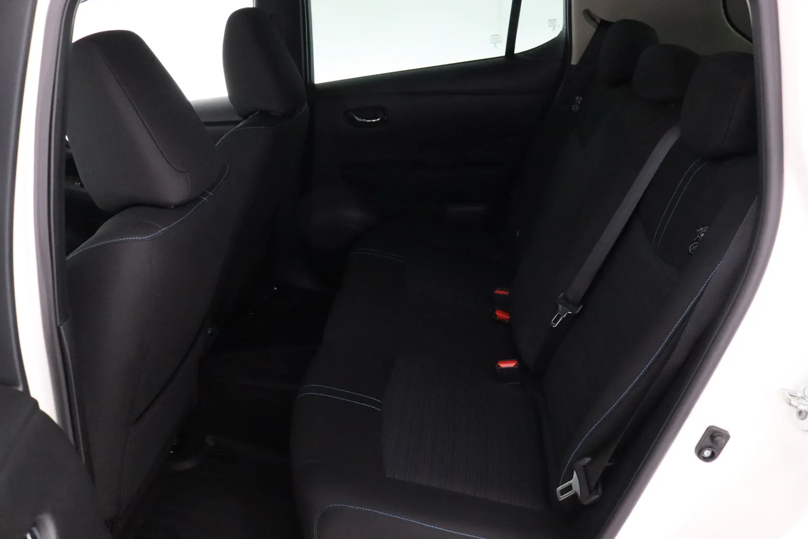 NISSAN Leaf IPS-647 carousel image