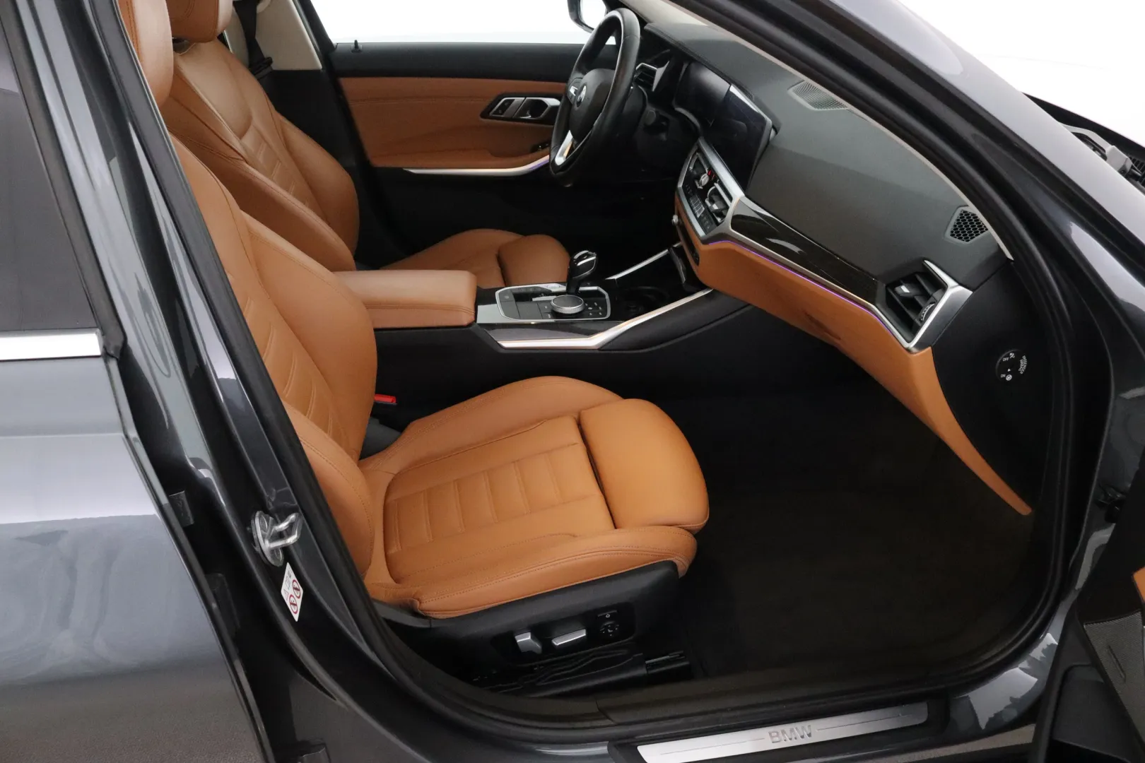 BMW 330 FPU-568 carousel image