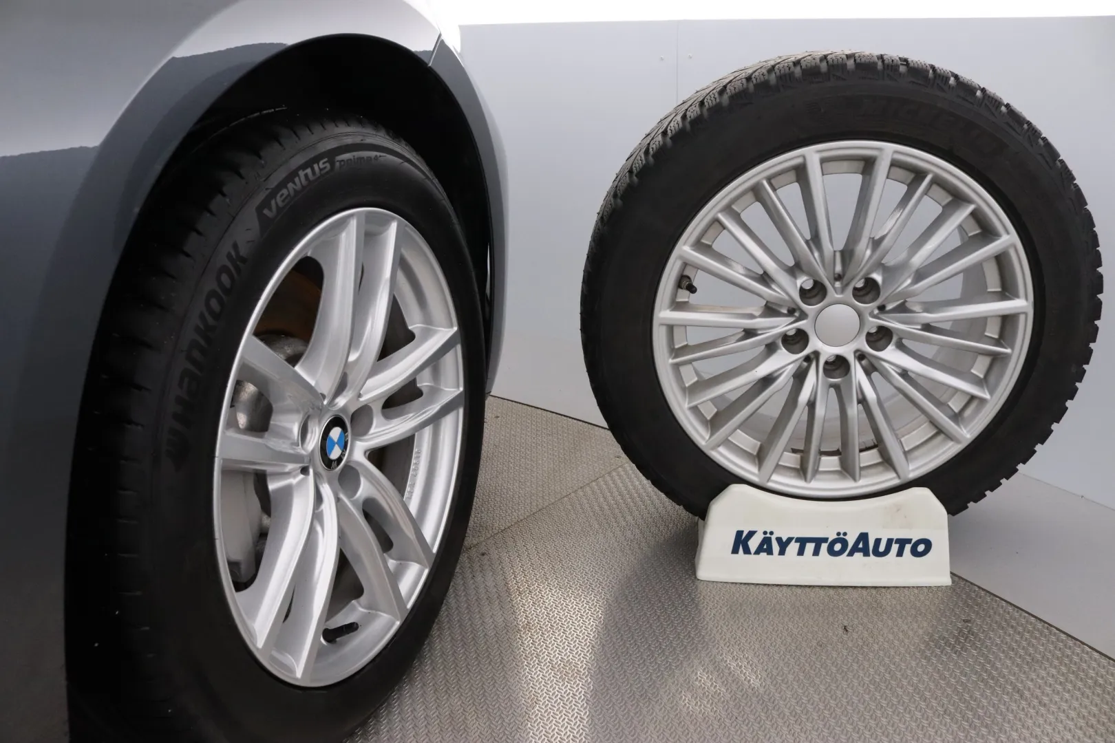 BMW 330 FPU-568 carousel image