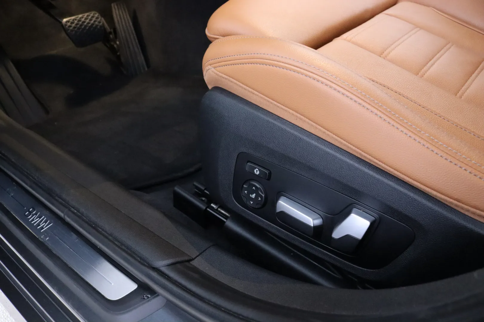 BMW 330 FPU-568 carousel image