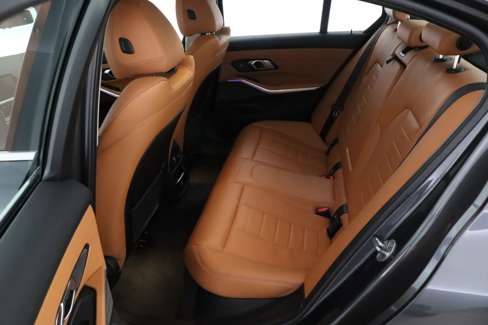 BMW 330 FPU-568 carousel image
