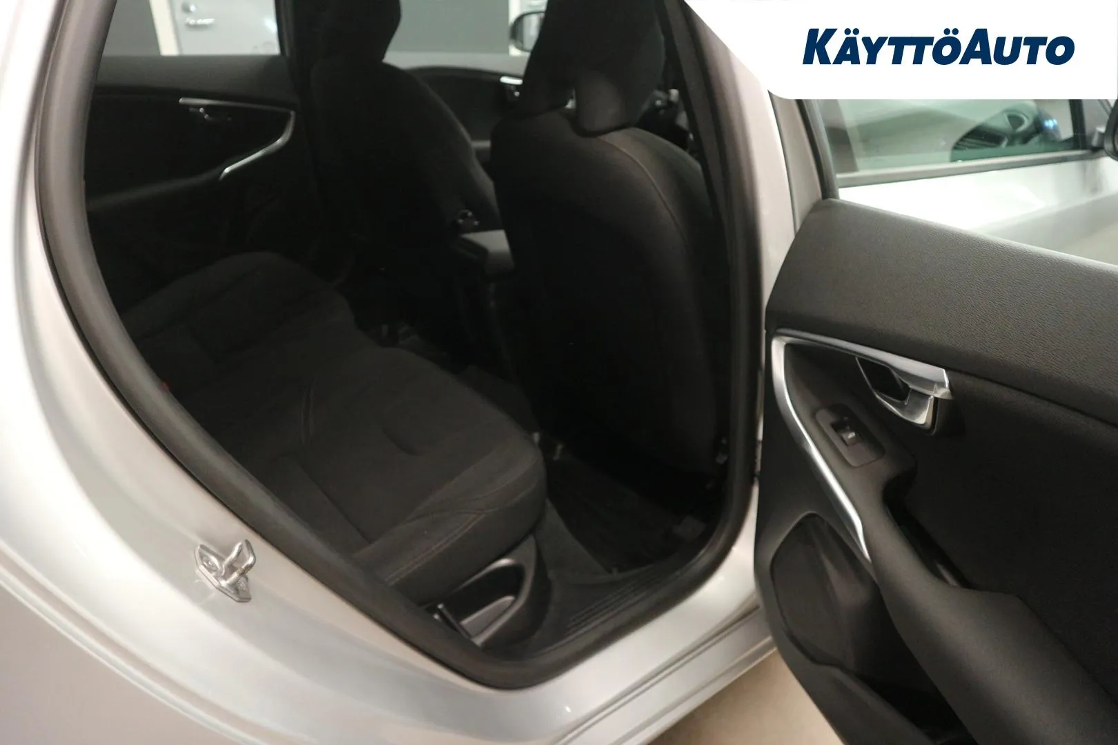 VOLVO V40 FMO-858 carousel image