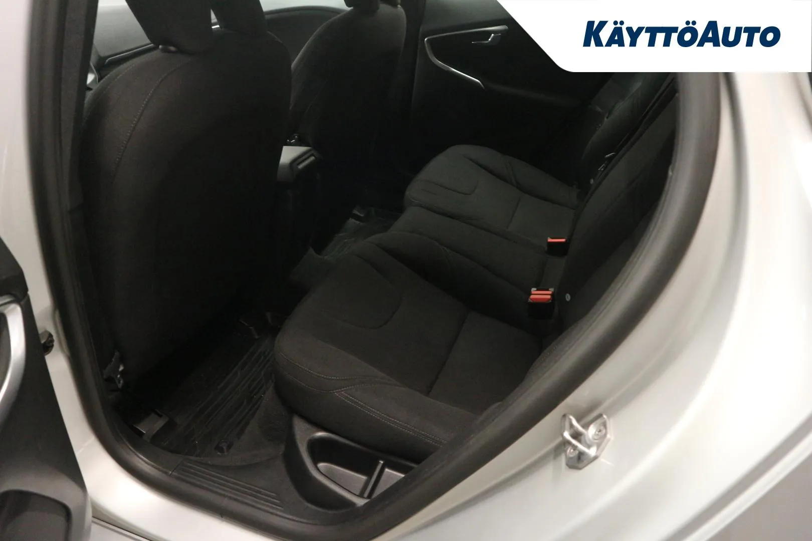 VOLVO V40 FMO-858 carousel image