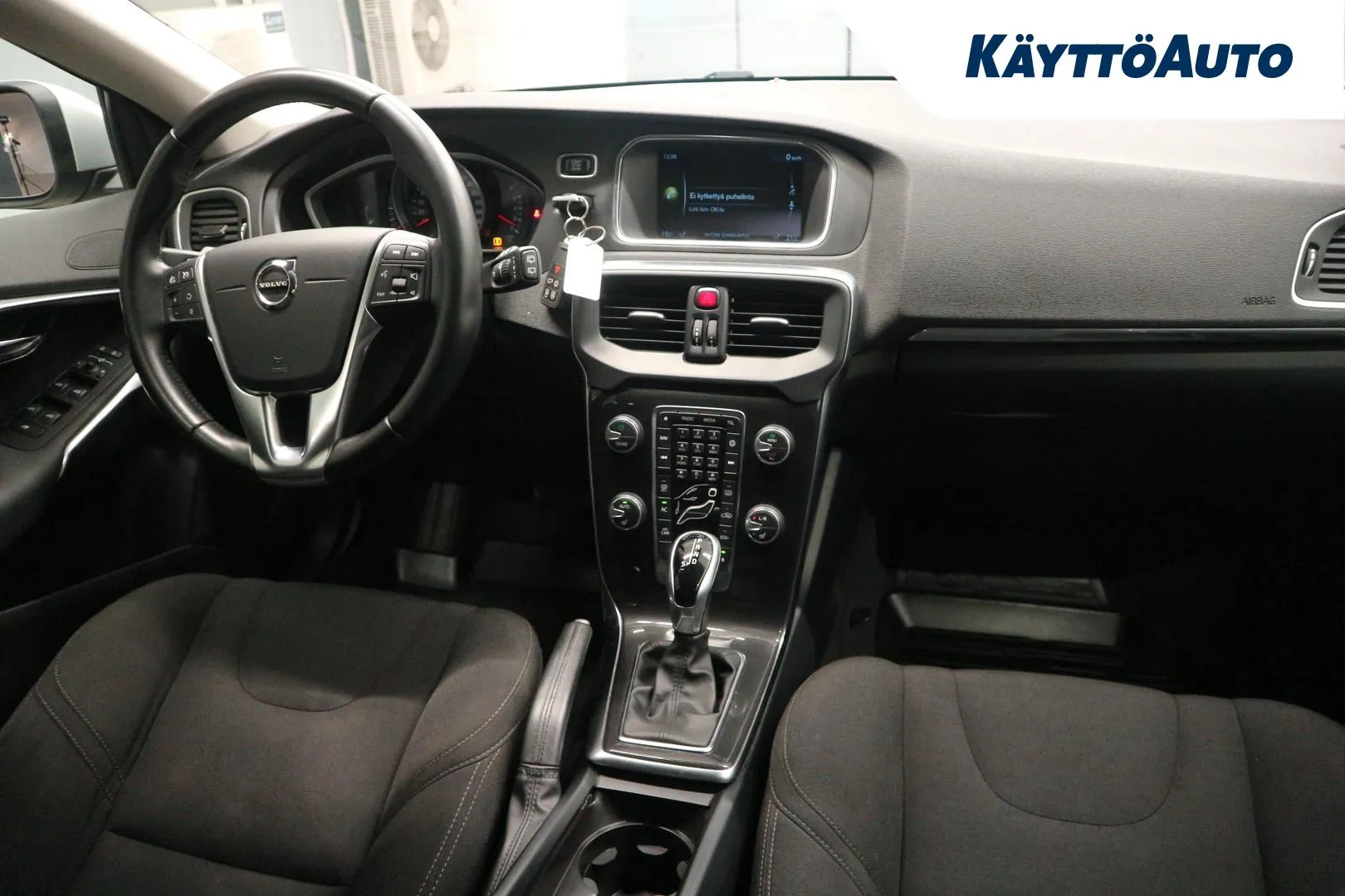 VOLVO V40 FMO-858 carousel image