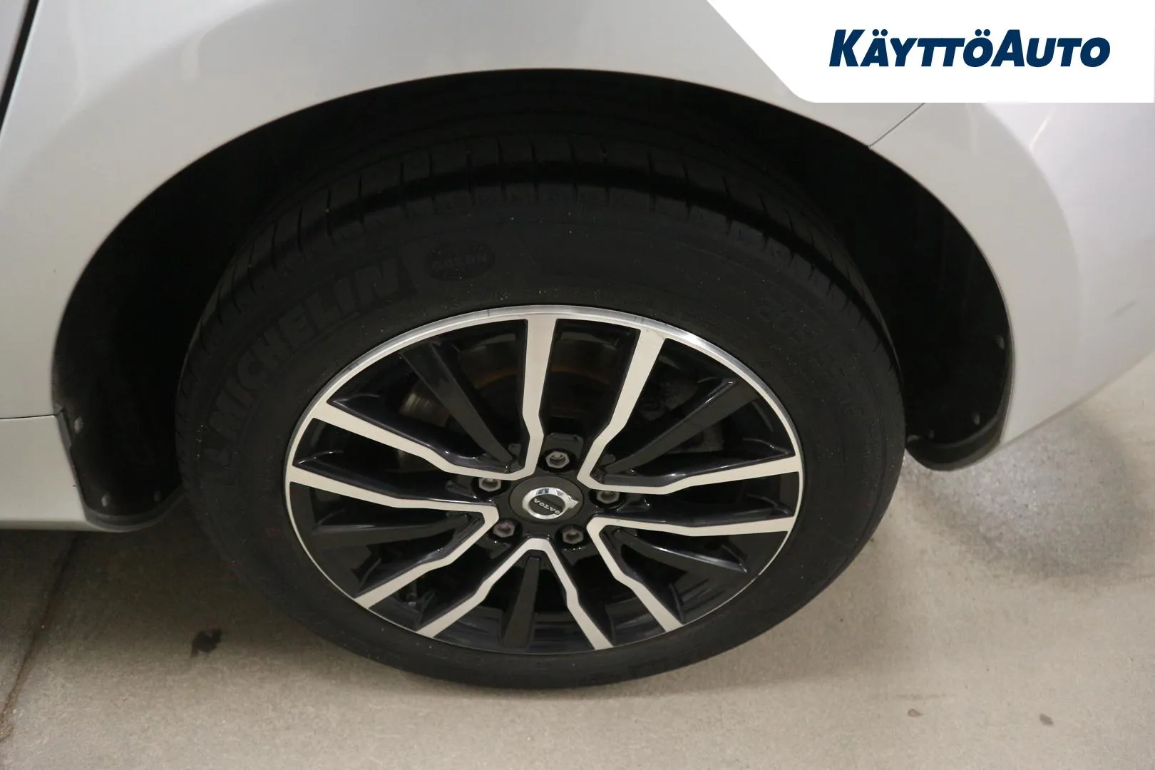 VOLVO V40 FMO-858 carousel image