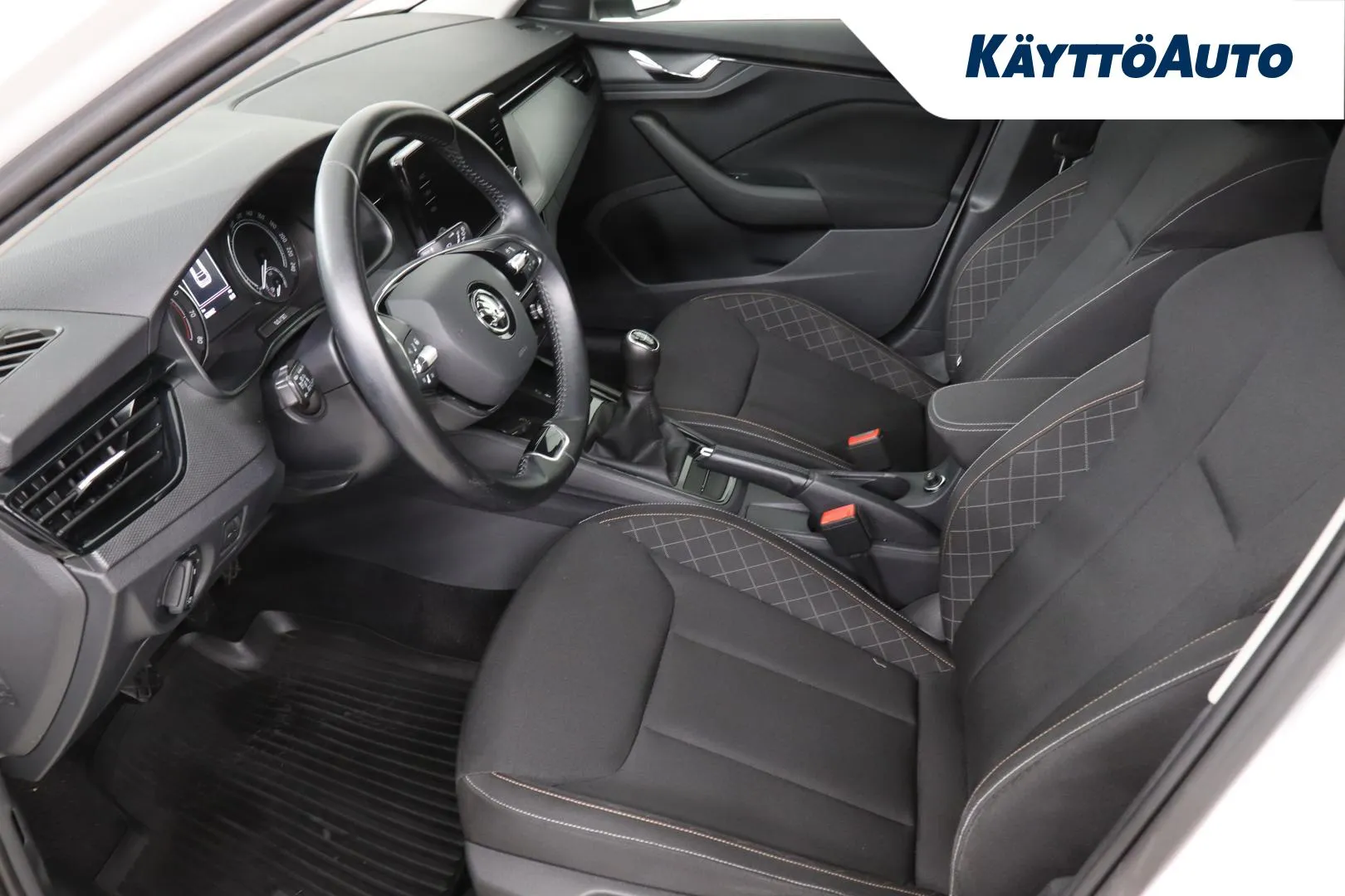 SKODA Kamiq ZNJ-608 carousel image