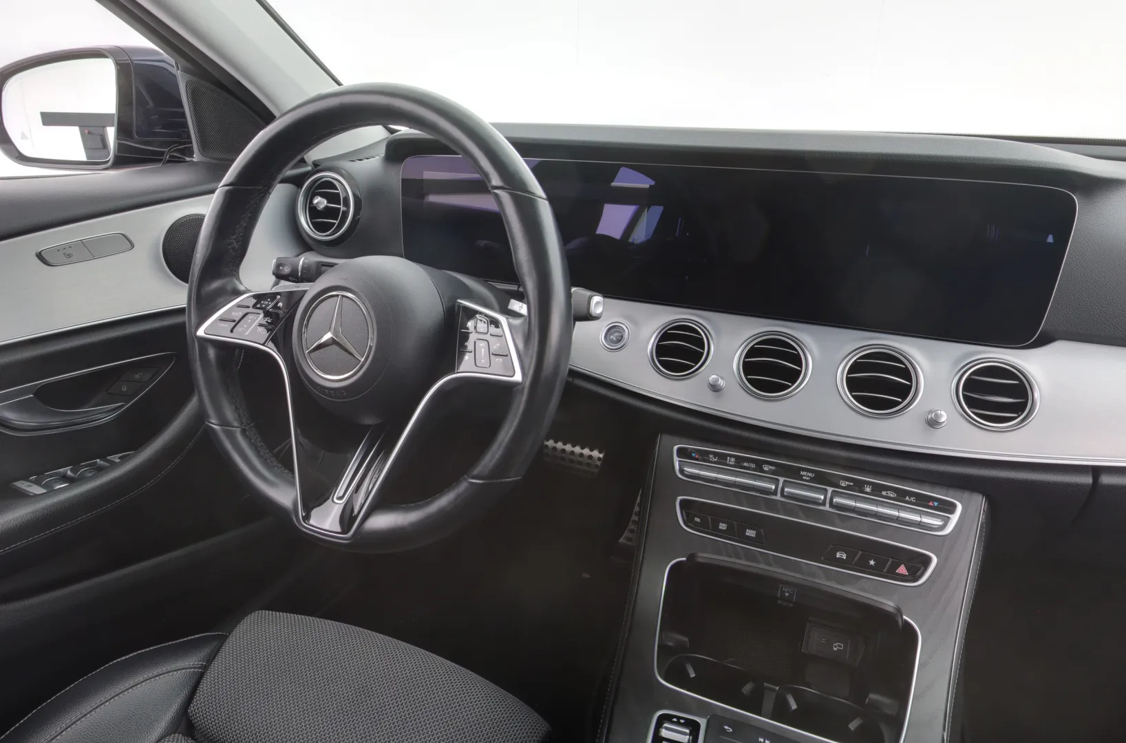 MERCEDES-BENZ E KUL-182 carousel image