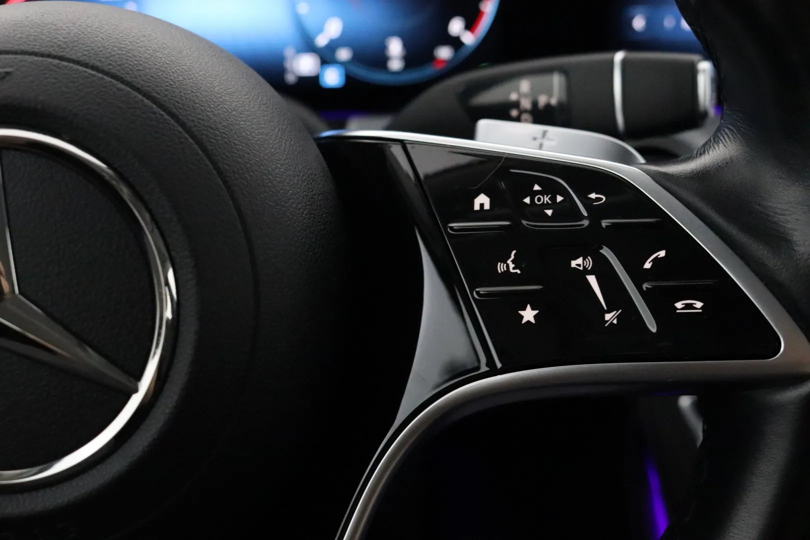 MERCEDES-BENZ E KUL-182 carousel image