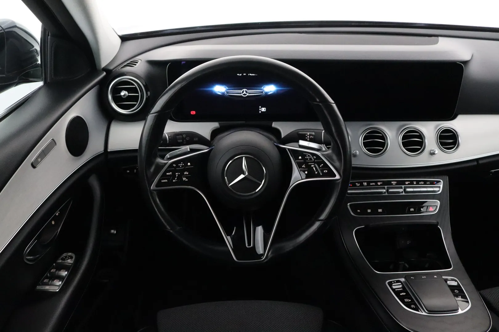 MERCEDES-BENZ E KUL-182 carousel image