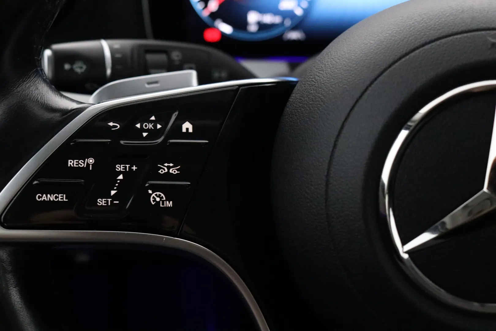 MERCEDES-BENZ E KUL-182 carousel image