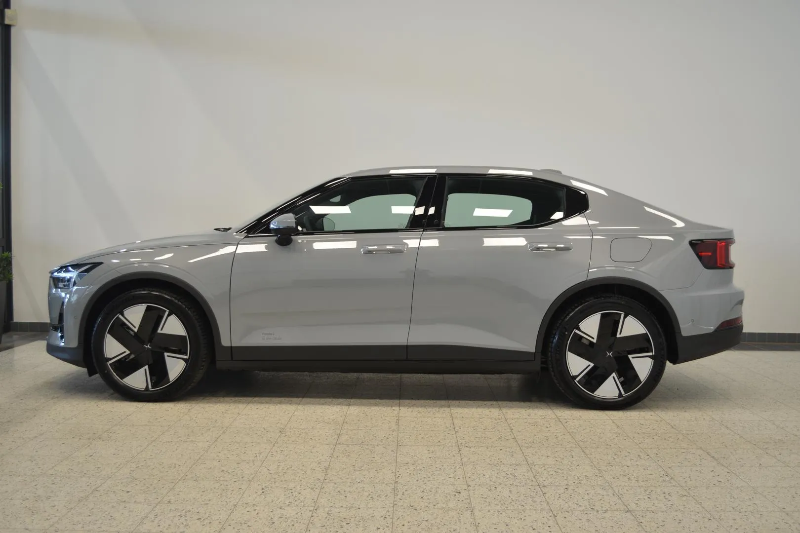 POLESTAR 2 GRH-568 carousel image