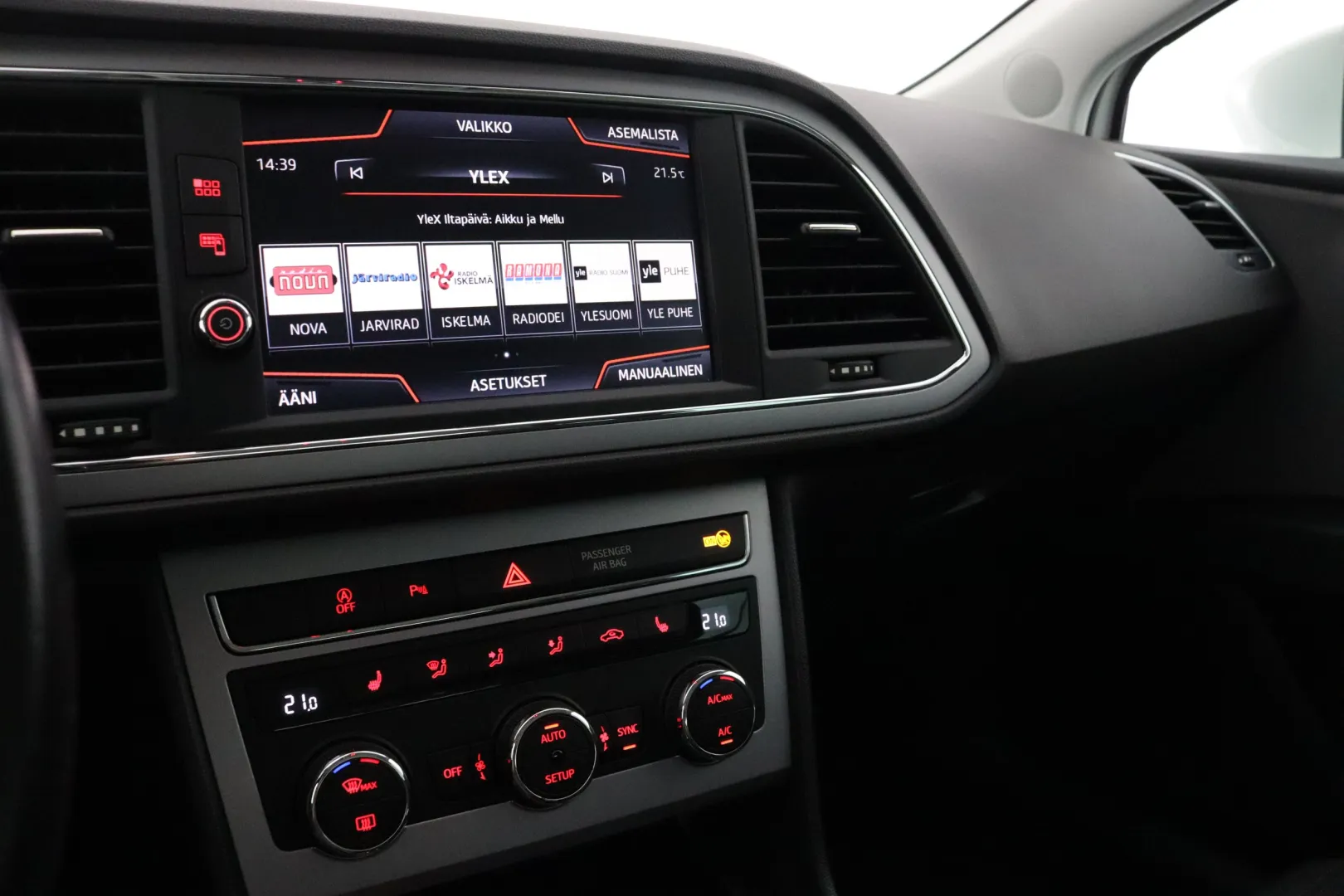 SEAT Leon ST ZLP-826 carousel image
