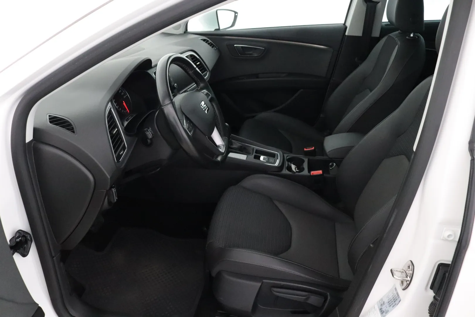 SEAT Leon ST ZLP-826 carousel image