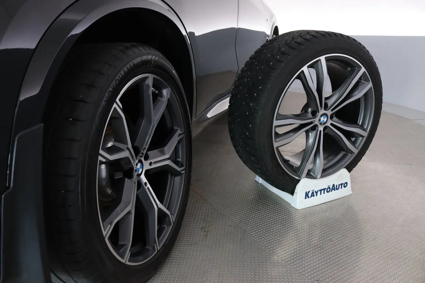 BMW X5 SOM-885 carousel image