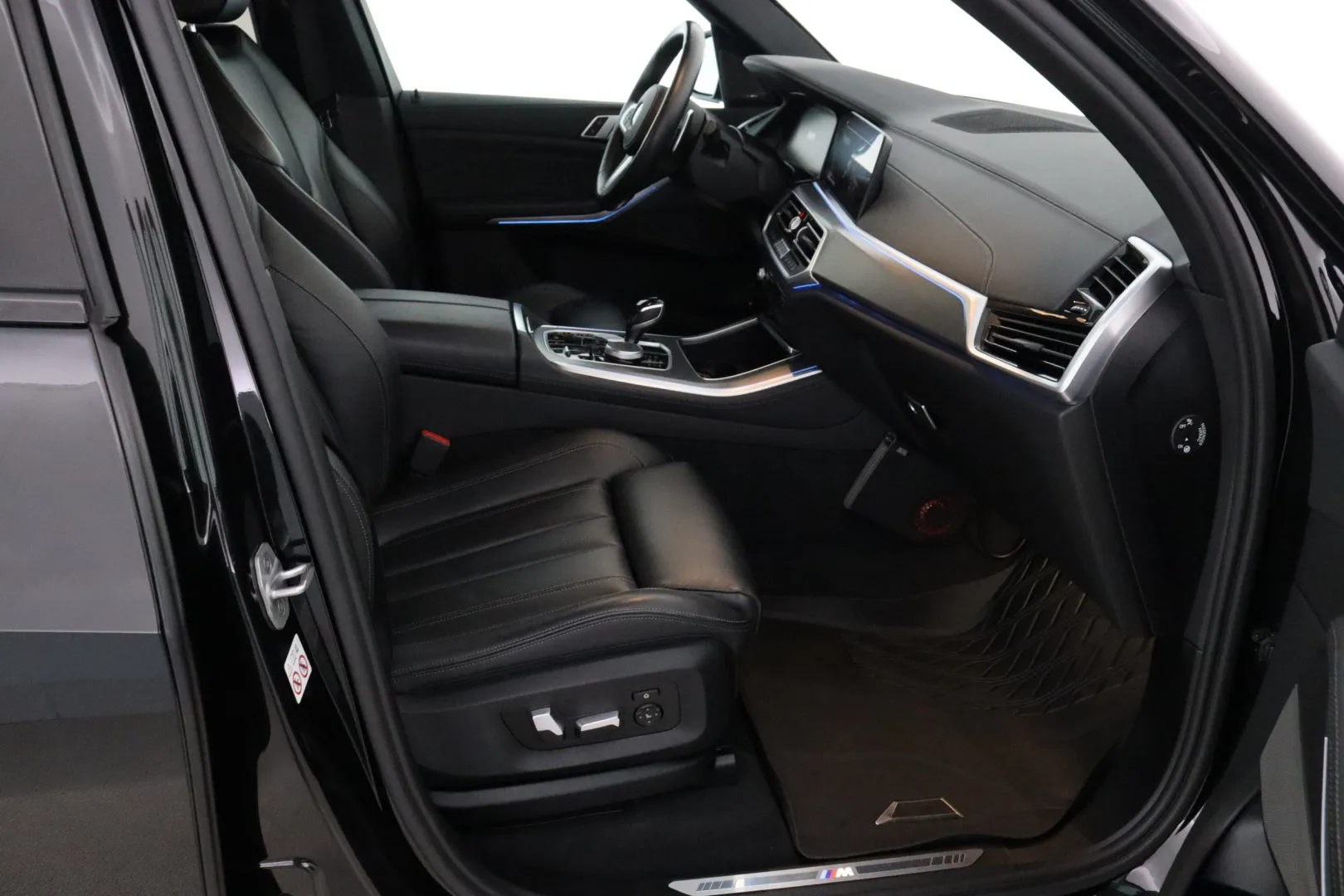 BMW X5 SOM-885 carousel image