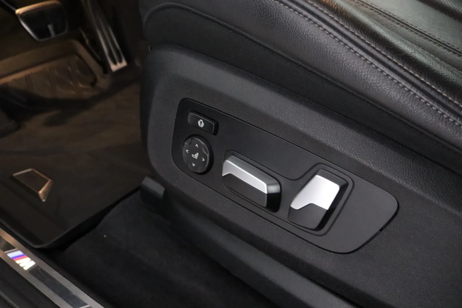 BMW X5 SOM-885 carousel image