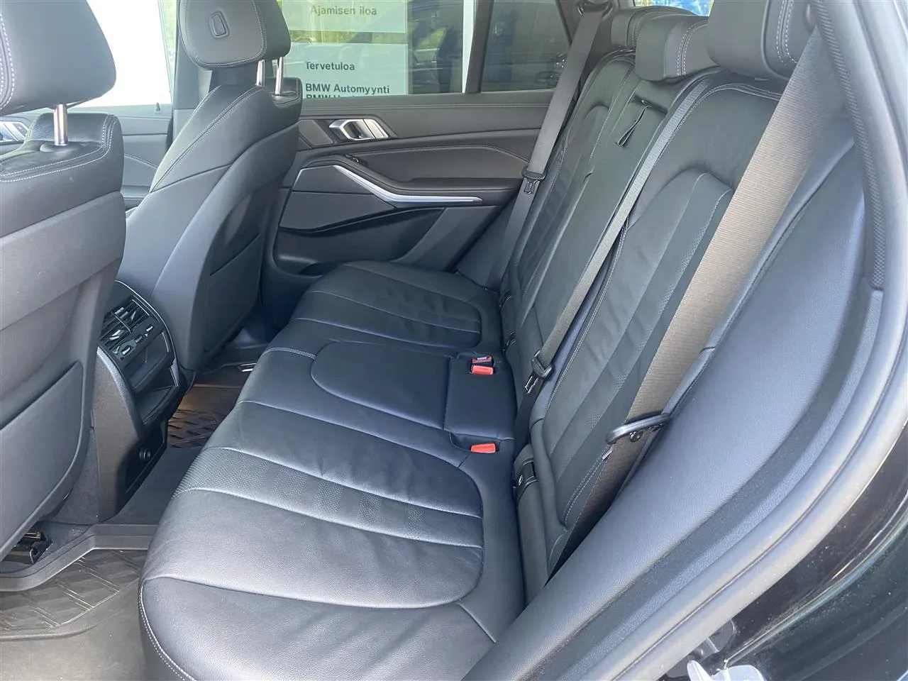 BMW X5 SOM-885 carousel image