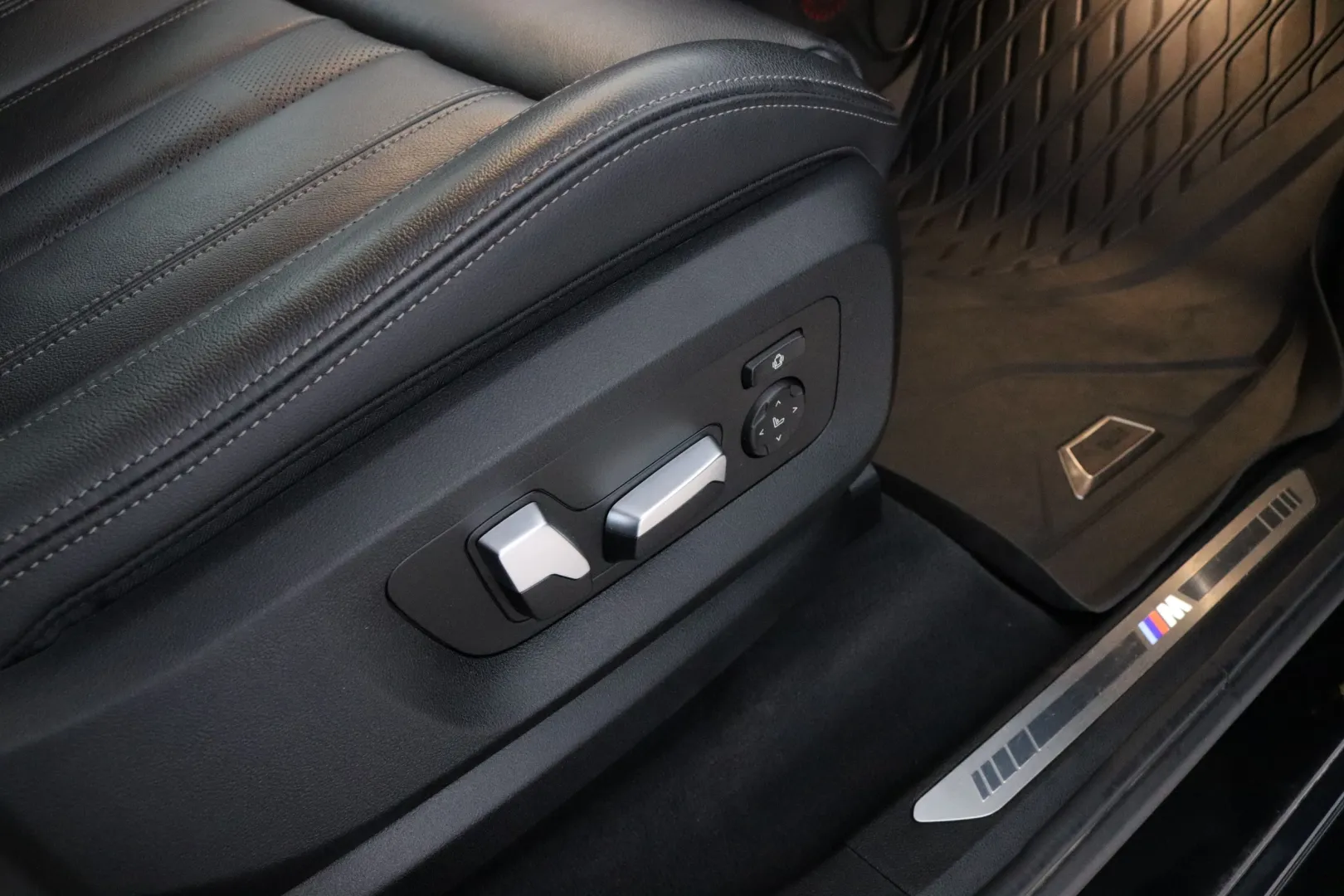 BMW X5 SOM-885 carousel image