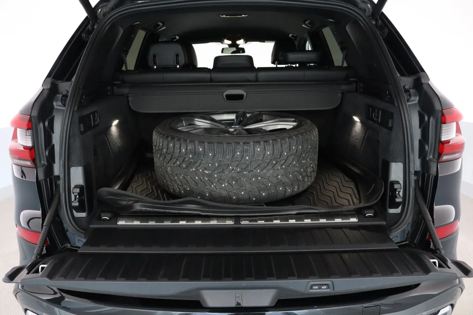 BMW X5 SOM-885 carousel image