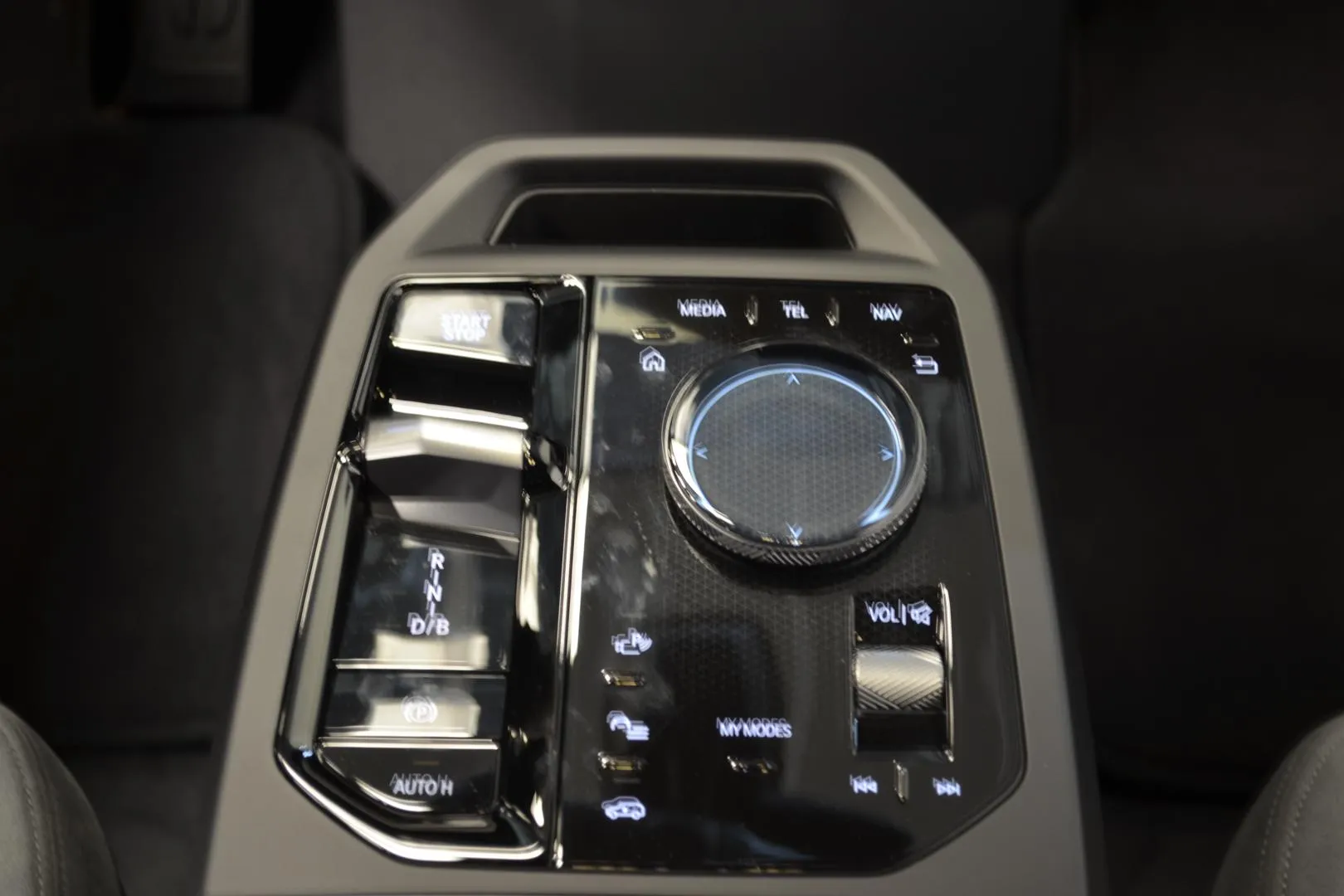 BMW iX GRJ-803 carousel image