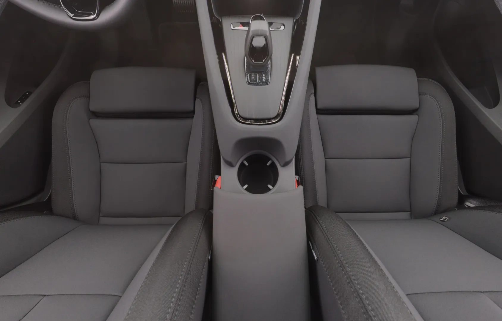 POLESTAR 2 GRH-574 carousel image