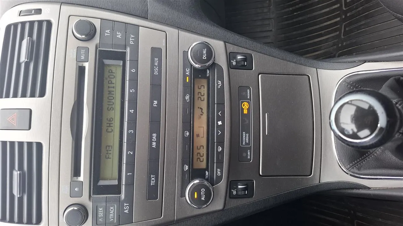 Toyota Avensis CIG-653 carousel image
