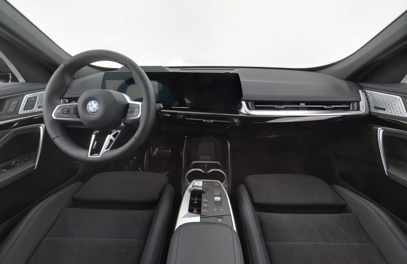 BMW iX1 ISN-624 carousel image