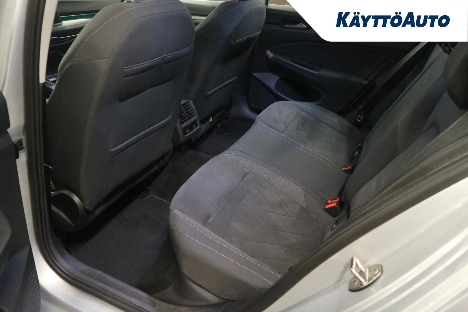 VOLKSWAGEN Golf IZM-391 carousel image
