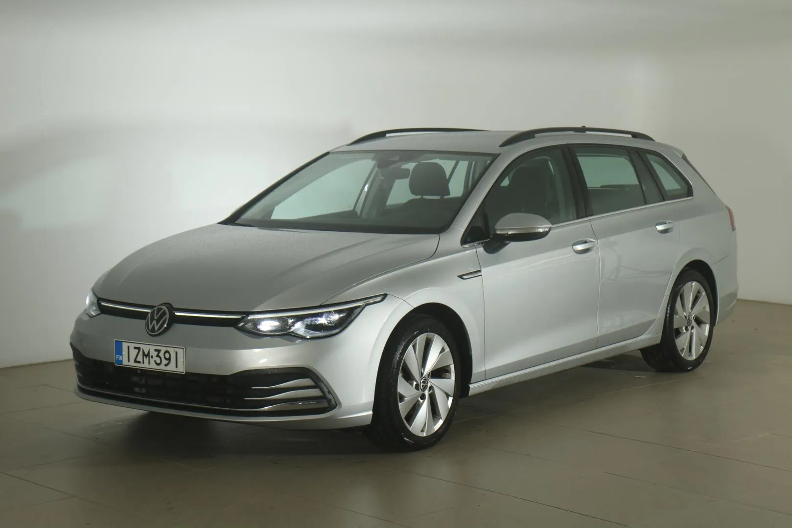 VOLKSWAGEN Golf IZM-391 carousel image