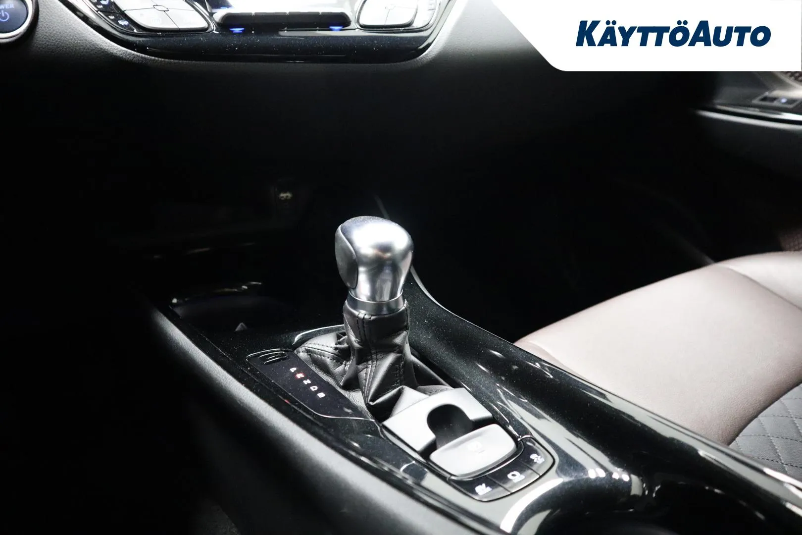 TOYOTA C-HR JKL-957 carousel image