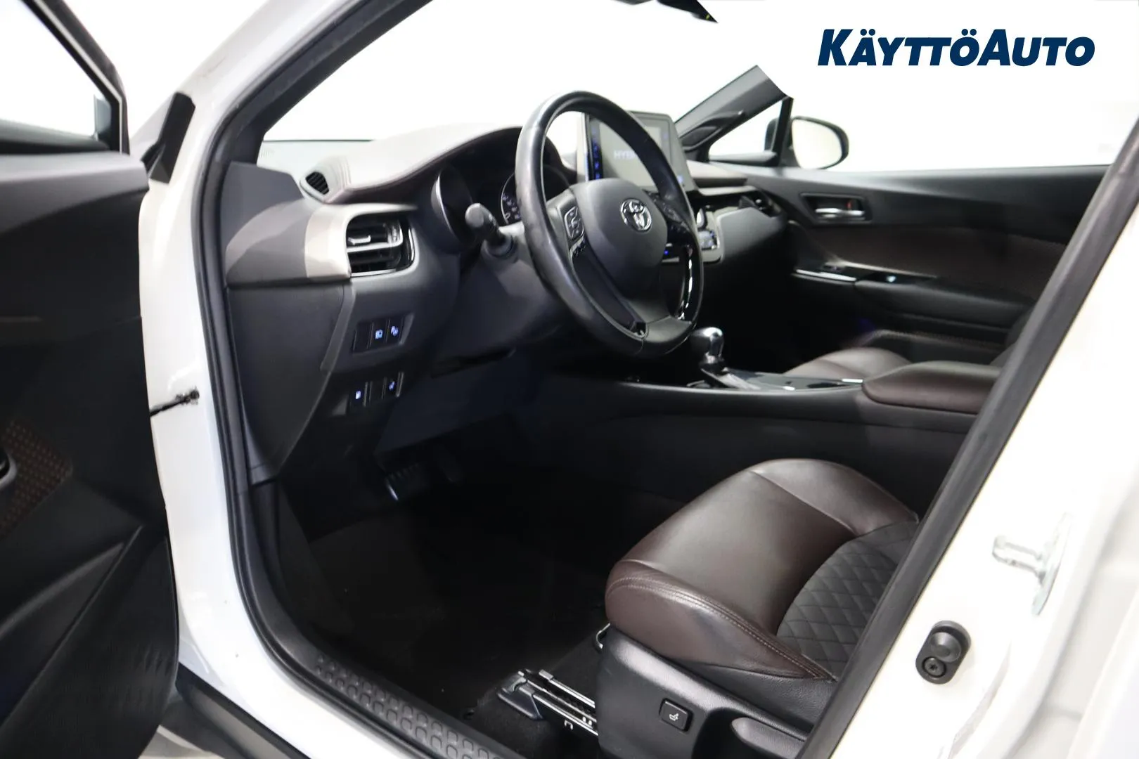 TOYOTA C-HR JKL-957 carousel image