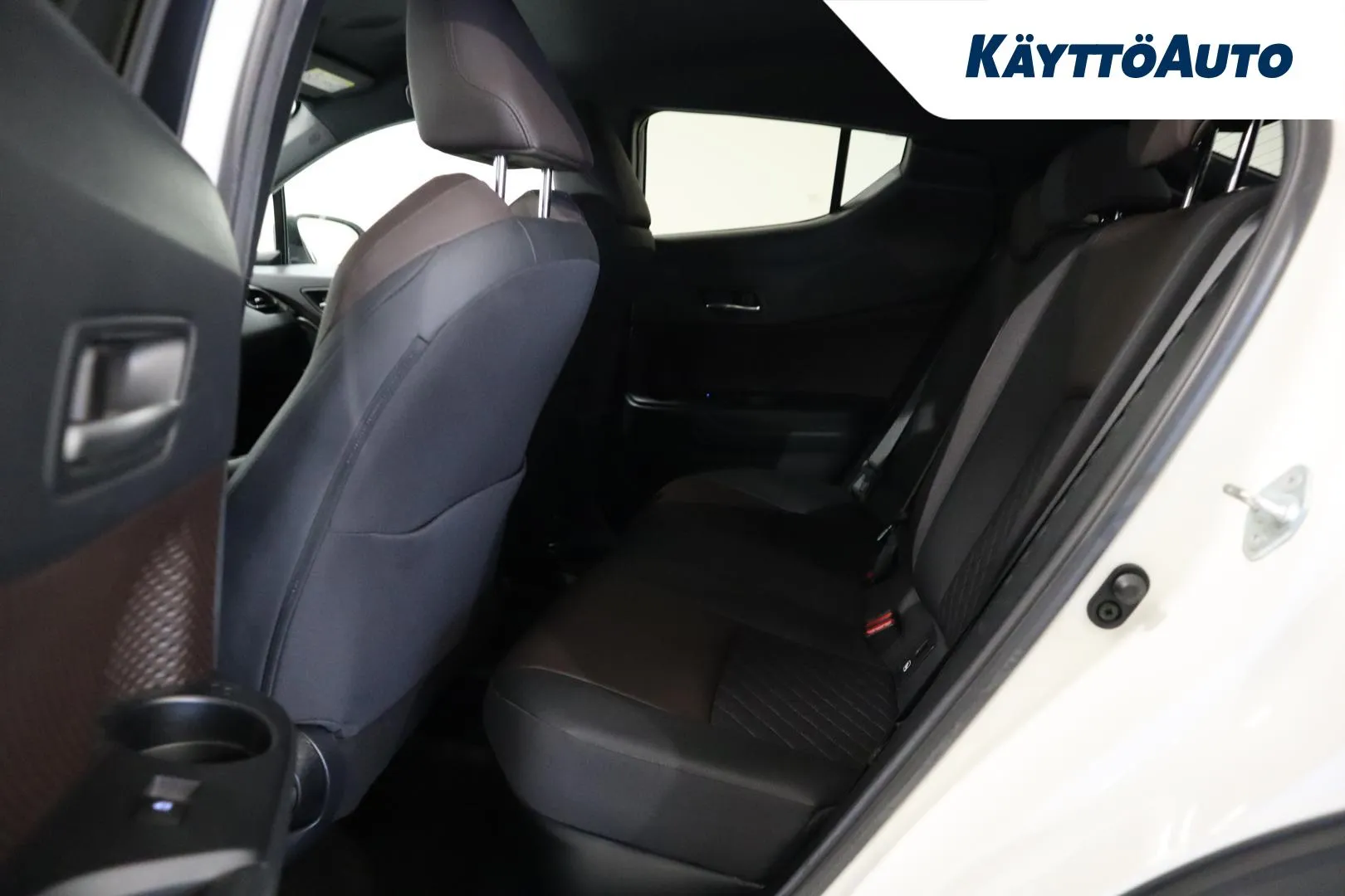 TOYOTA C-HR JKL-957 carousel image