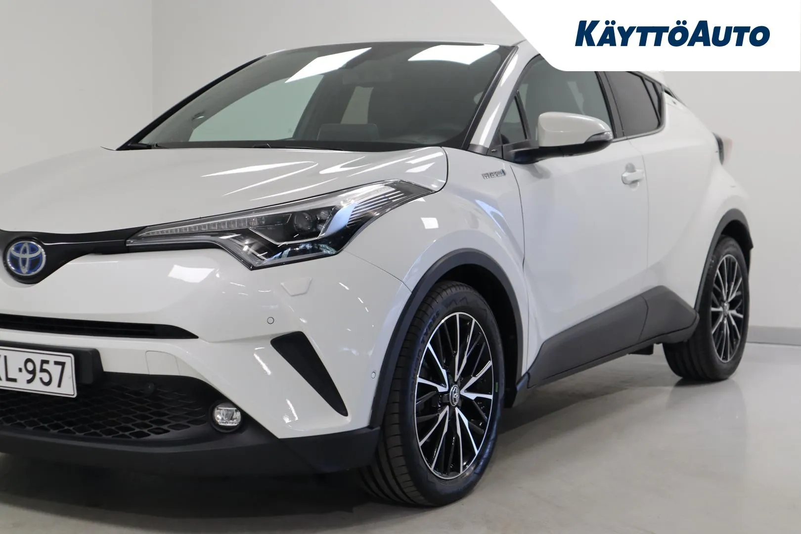 TOYOTA C-HR JKL-957 carousel image