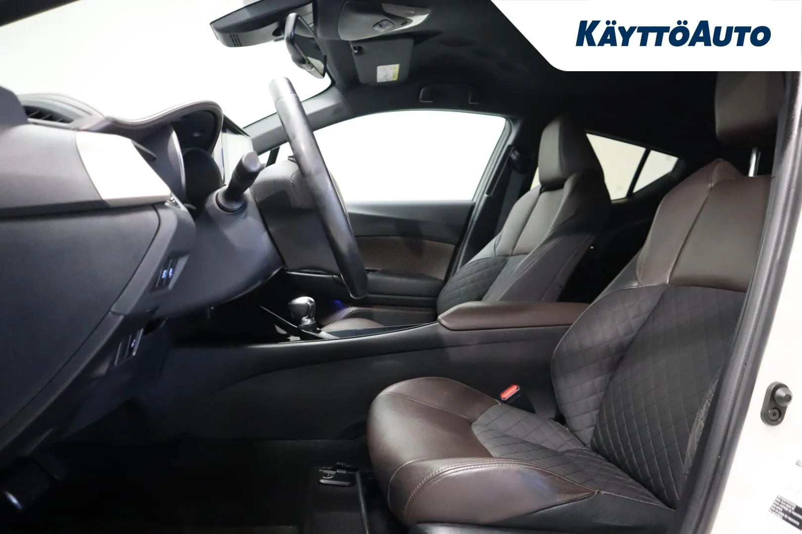 TOYOTA C-HR JKL-957 carousel image