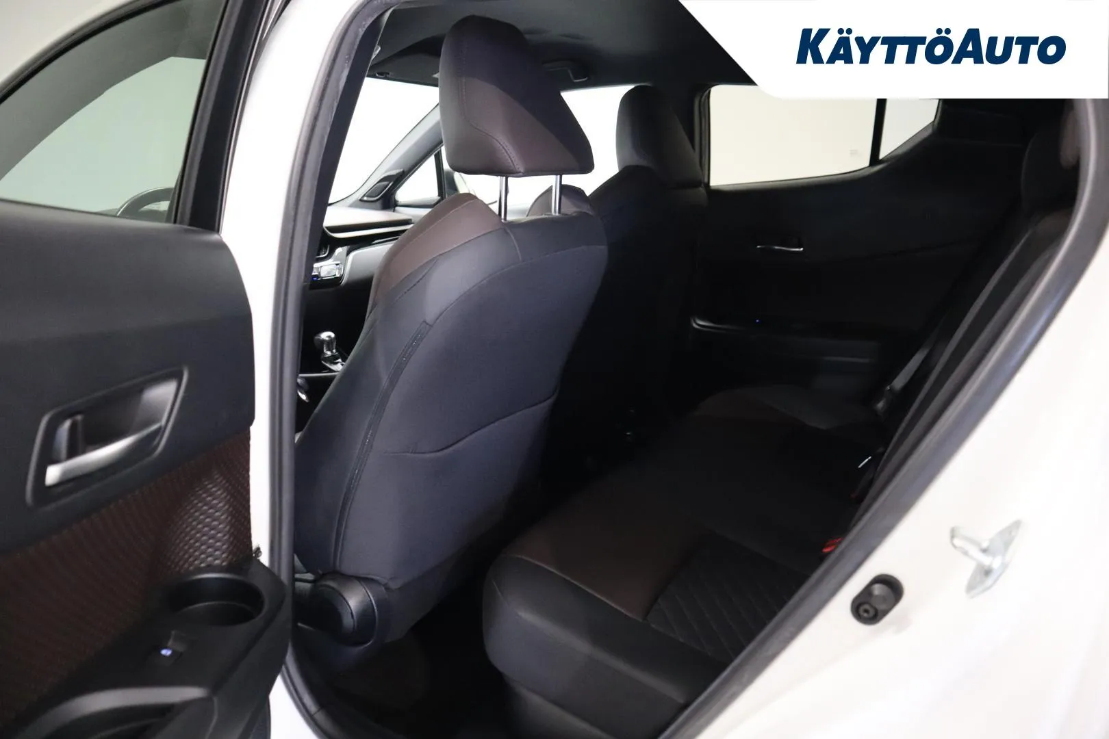TOYOTA C-HR JKL-957 carousel image