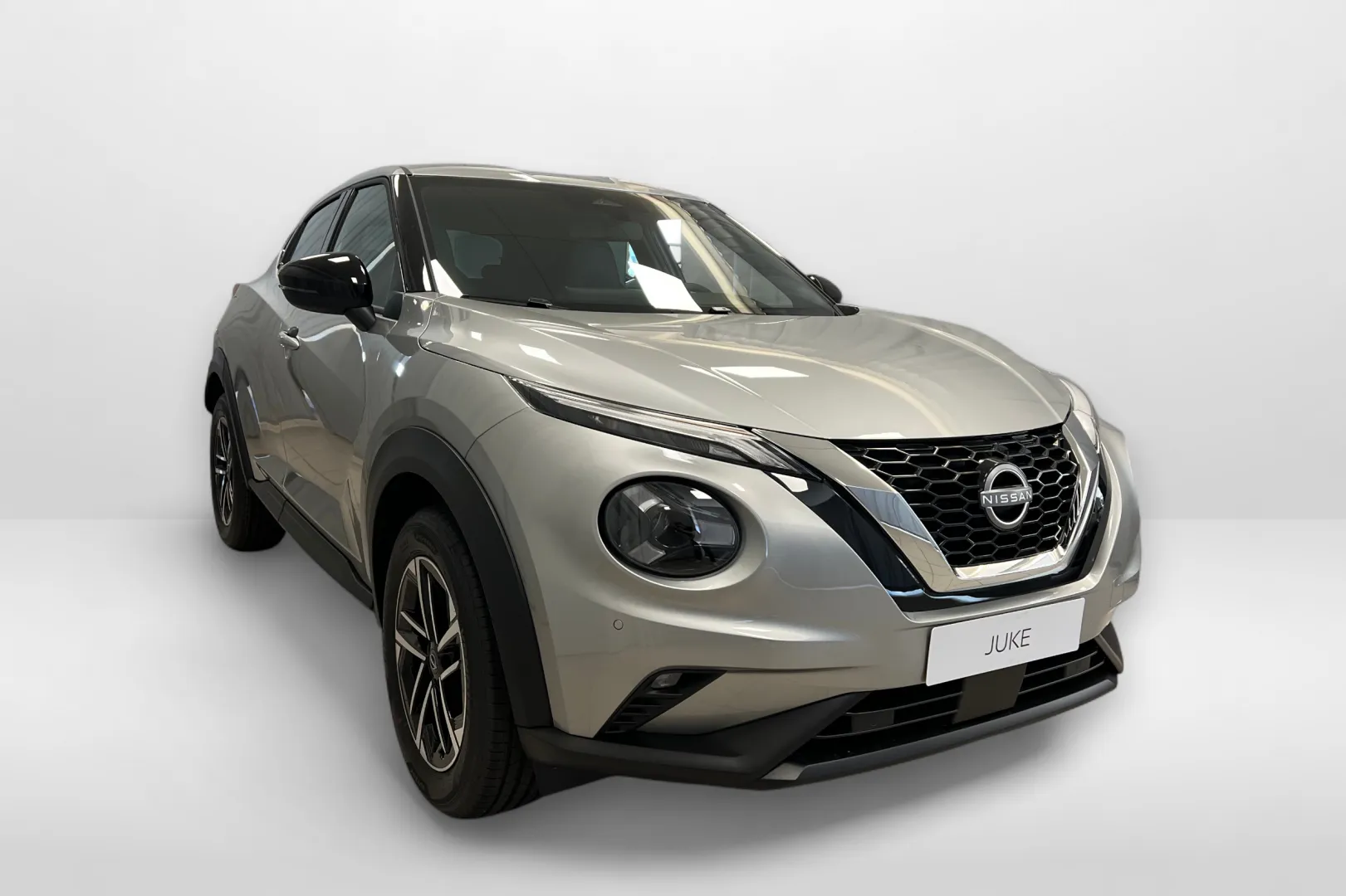 Nissan Juke XTJ-219 carousel image