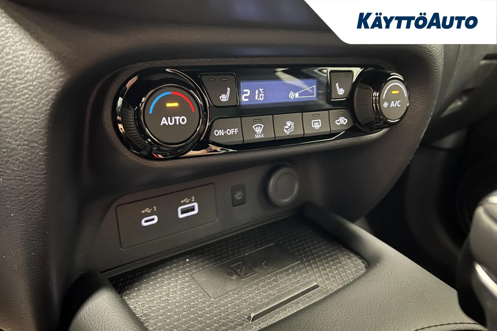 Nissan Juke XTJ-219 carousel image