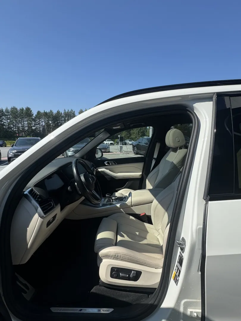 BMW X5 NMP-685 carousel image
