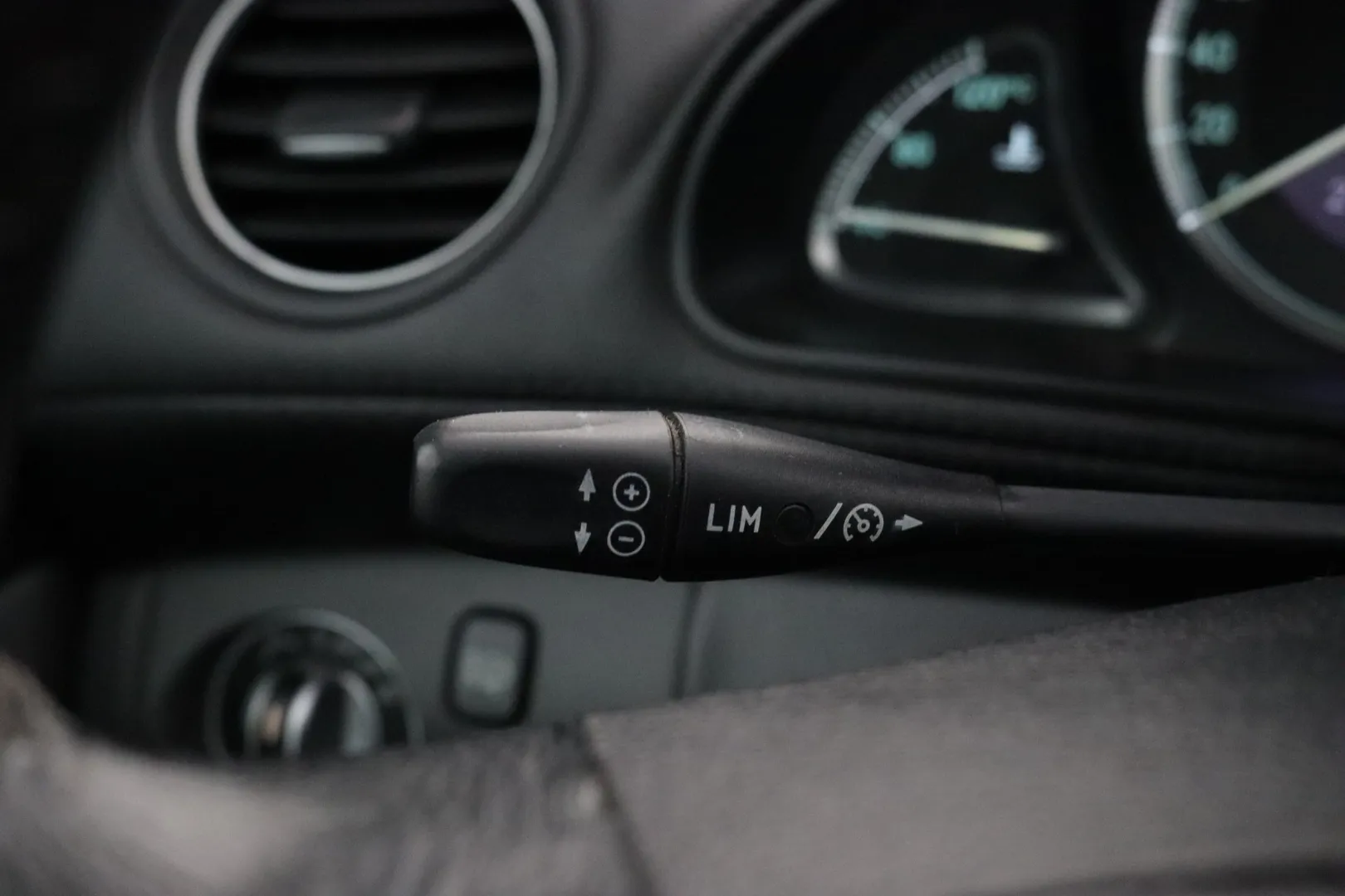 MERCEDES-BENZ SL XNA-422 carousel image