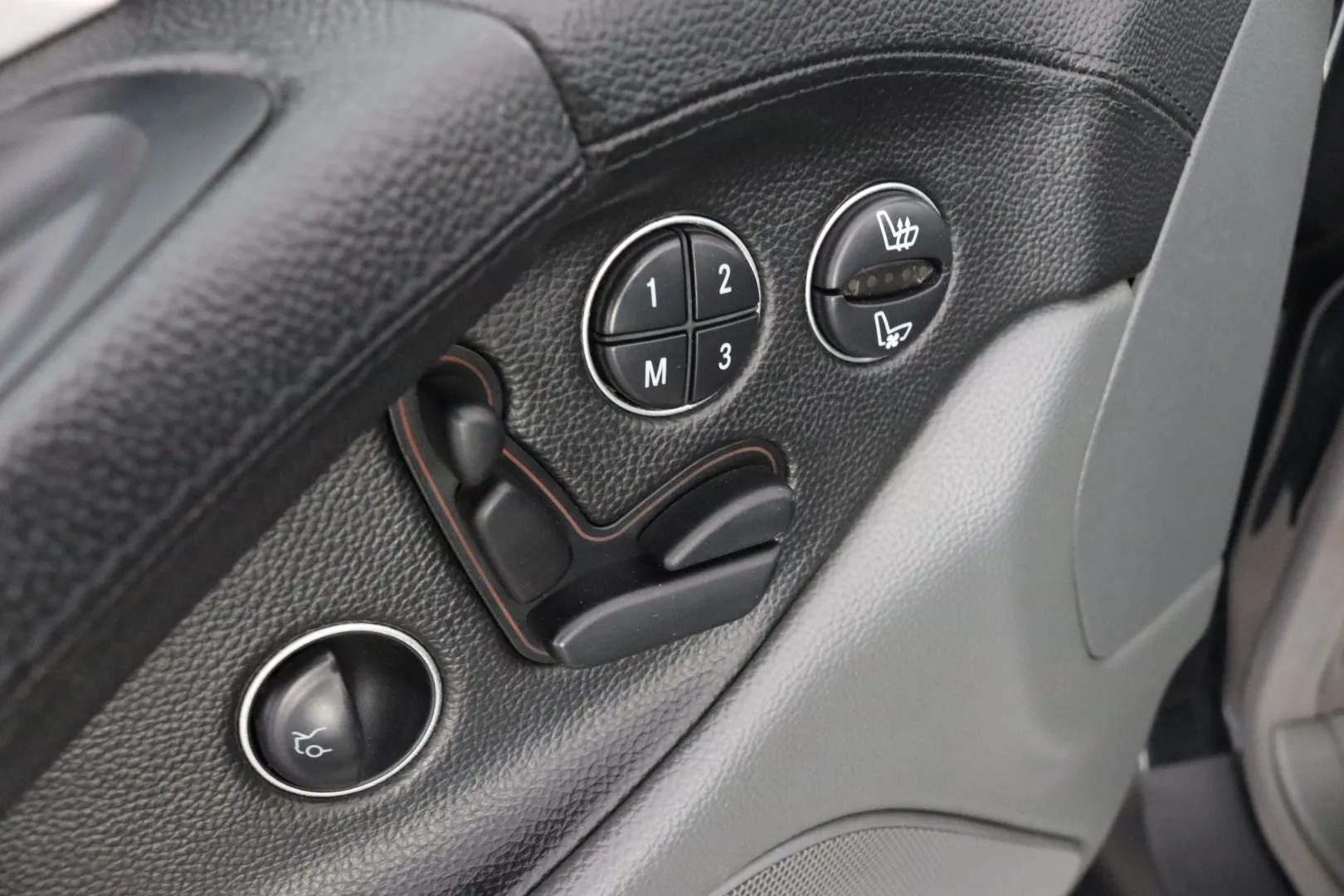 MERCEDES-BENZ SL XNA-422 carousel image