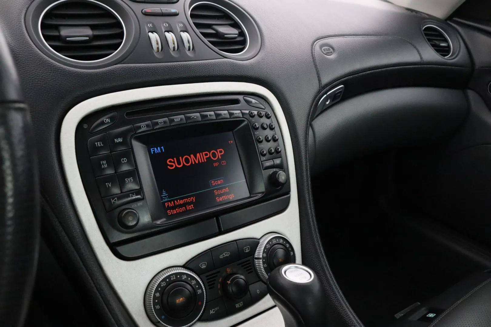 MERCEDES-BENZ SL XNA-422 carousel image