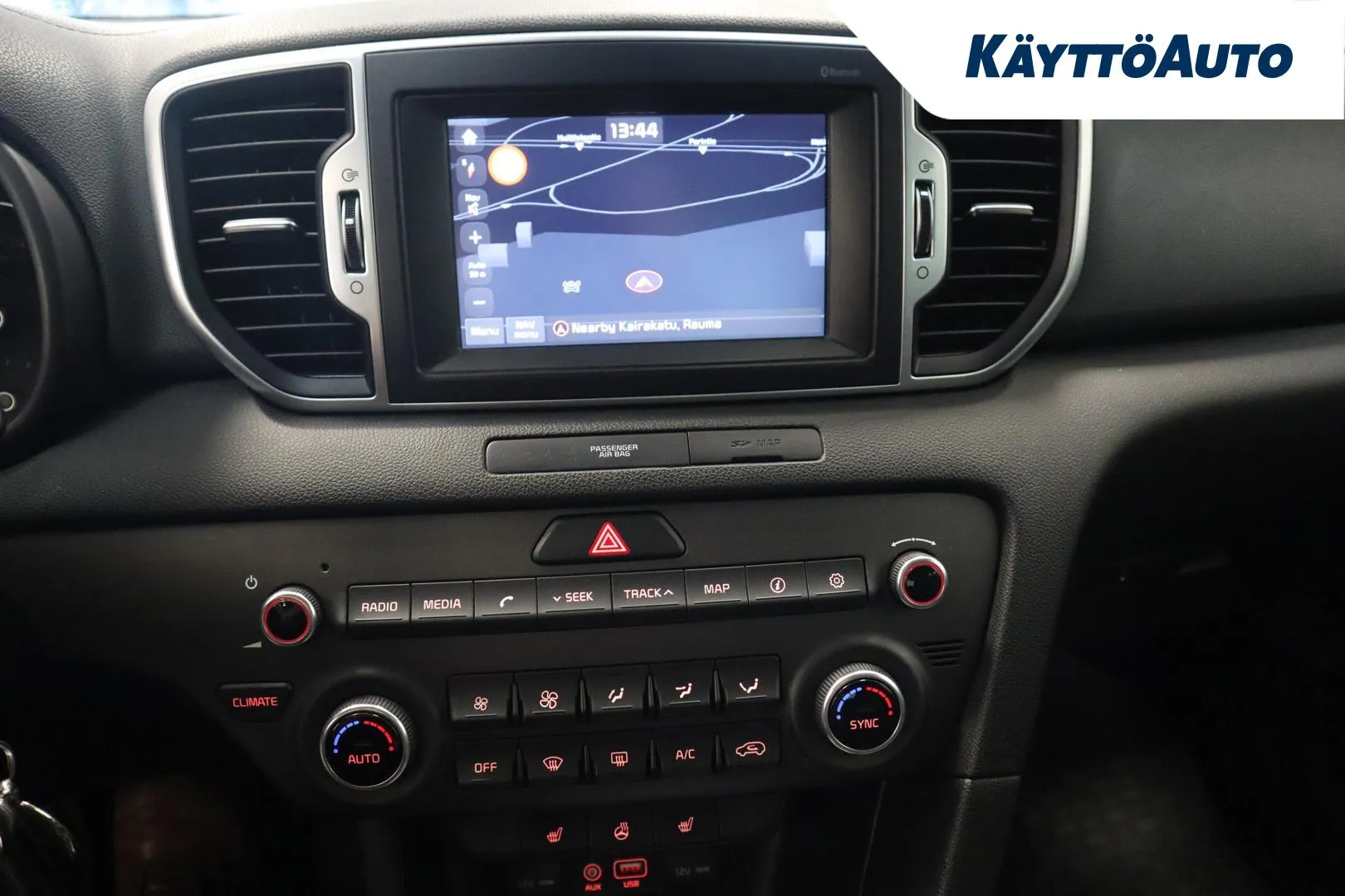 KIA Sportage UZX-165 carousel image
