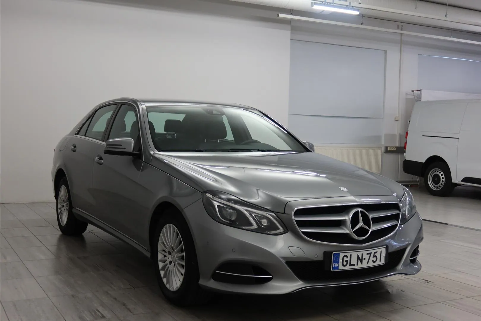 MERCEDES-BENZ E GLN-751 carousel image