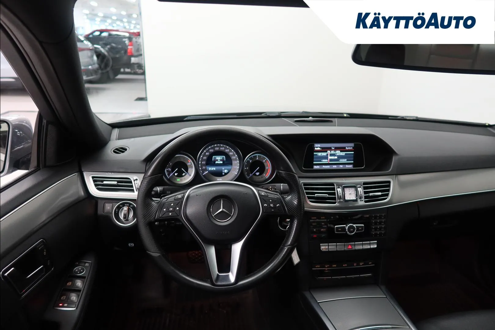MERCEDES-BENZ E GLN-751 carousel image